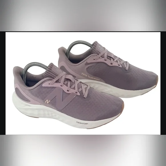 New Balance Women's Fresh Foam Arishi V4 running shoe.Lilac Chalk/Violet Size 9 - Picture 1 of 5